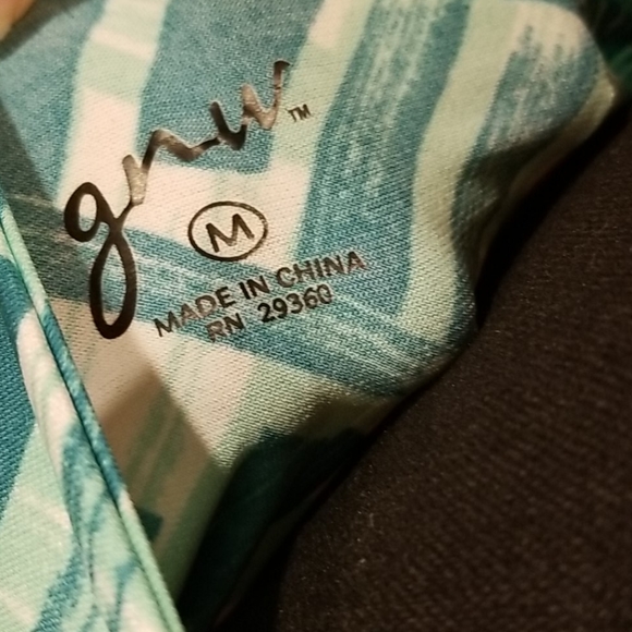 Nice women's blouse. - Picture 2 of 3